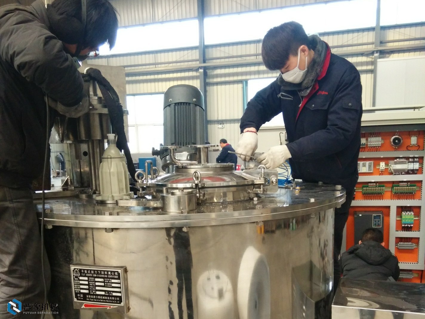 現(xiàn)場立式離心機(jī)裝配